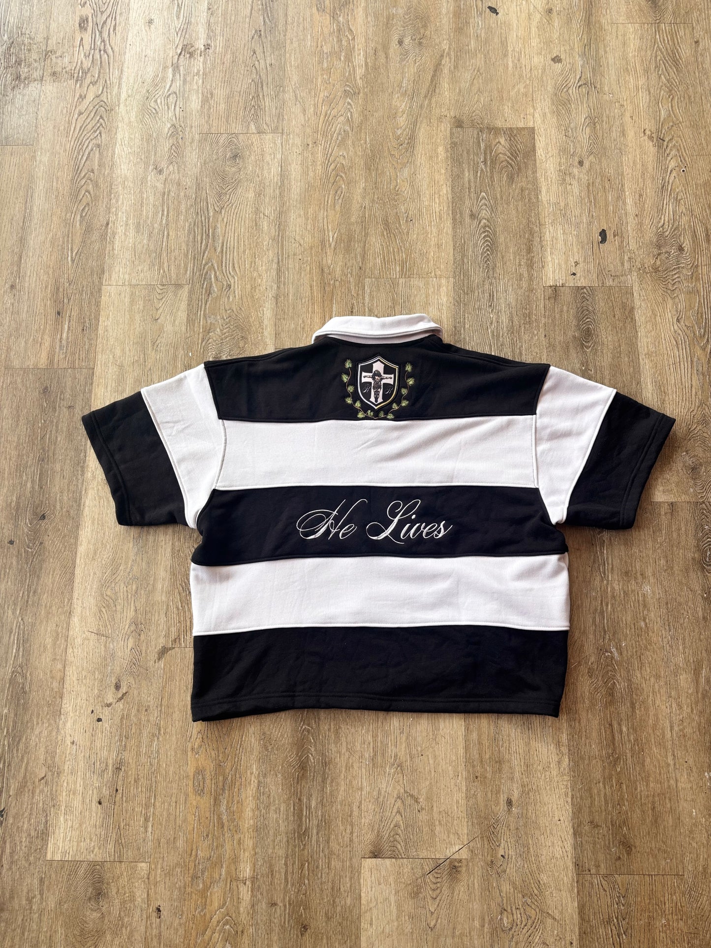 He Lives polo "black"